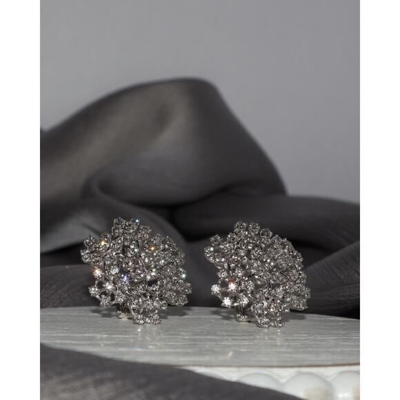 Piranesi 18k White Gold Dimond Flower Earrings 17G / 1 In / 2.94 tcw